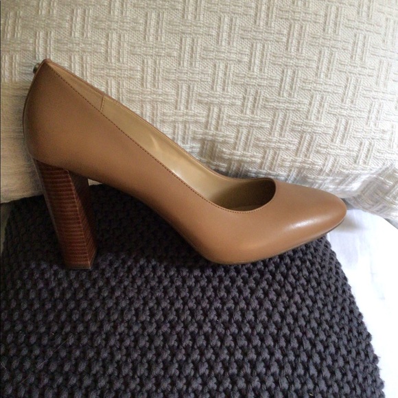 Michael Kors flex pumps - Picture 3 of 5
